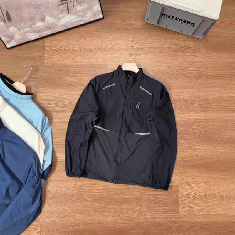 Яке за бягане – леко, с лепени шевове; UPF40+ слънцезащита; дишаща памук-полиестер смес; дълги ръкави с цип; корейски/японски свободен стил