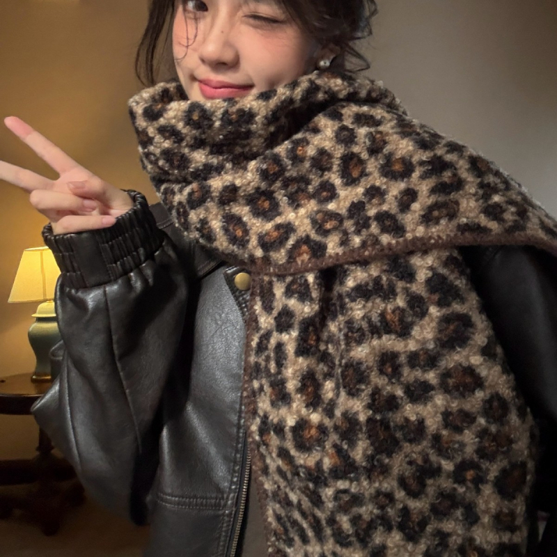 Ženski dvostrani šal s leopard uzorkom, izrađen warp knitting tehnikom, poliester (warp knitting, poliester, leopard uzorak, dvostrani)