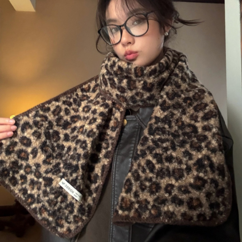 Ženski dvostrani šal s leopard uzorkom, izrađen warp knitting tehnikom, poliester (warp knitting, poliester, leopard uzorak, dvostrani)