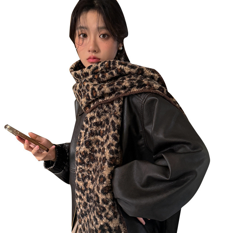 Ženski dvostrani šal s leopard uzorkom, izrađen warp knitting tehnikom, poliester (warp knitting, poliester, leopard uzorak, dvostrani)