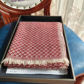 Двустранно плетен вълнен квадратен шал, лек за лятото