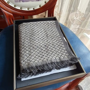 Двустранно плетен вълнен квадратен шал, лек за лятото