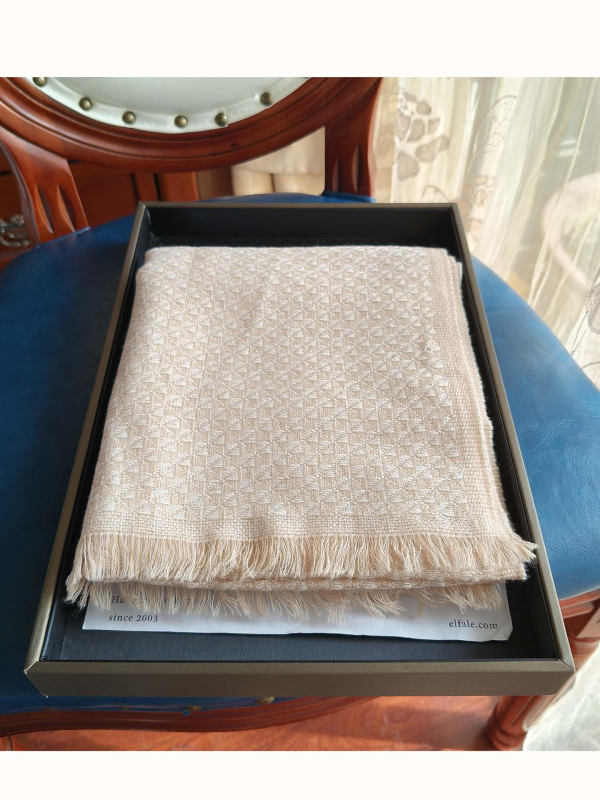 Двустранно плетен вълнен квадратен шал, лек за лятото