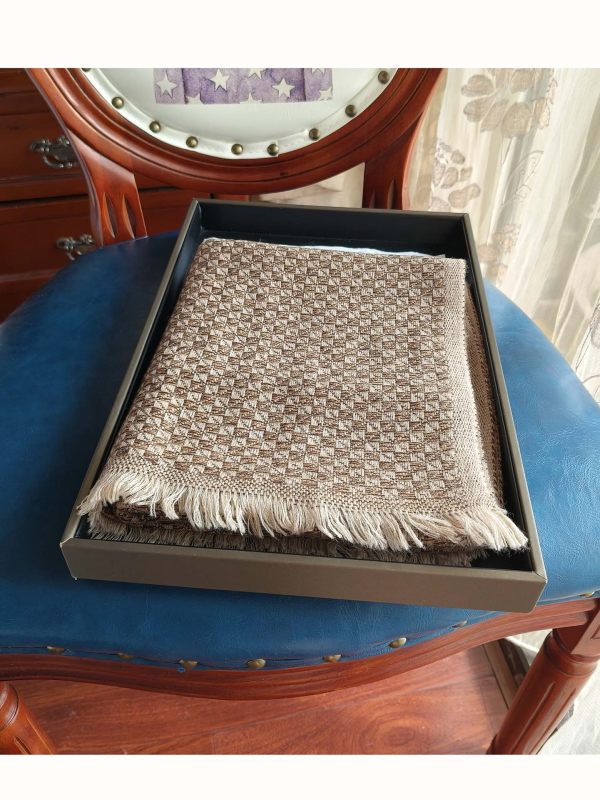 Двустранно плетен вълнен квадратен шал, лек за лятото