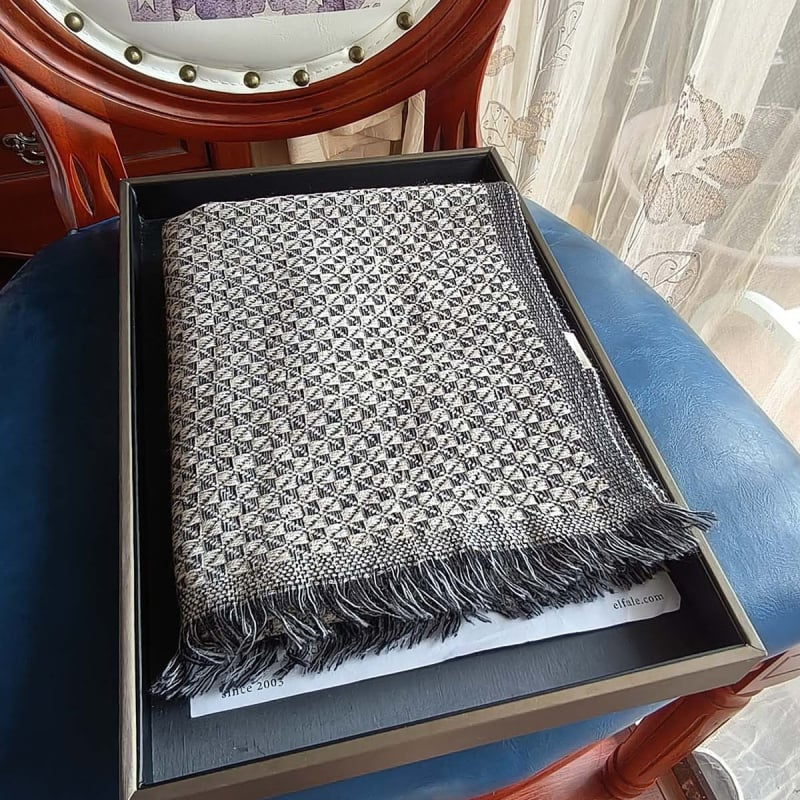 Двустранно плетен вълнен квадратен шал, лек за лятото