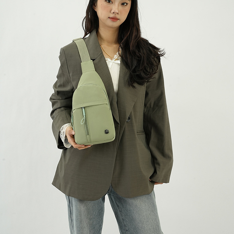 Sieviešu crossbody soma ar pilsētas minimālisma stilu, audums, 2025. gada pavasaris, poliestera oderējums, rāvējslēdzēja atvērums, iekšējā rāvējslēdzēja kabata, iekšējā patch kabata