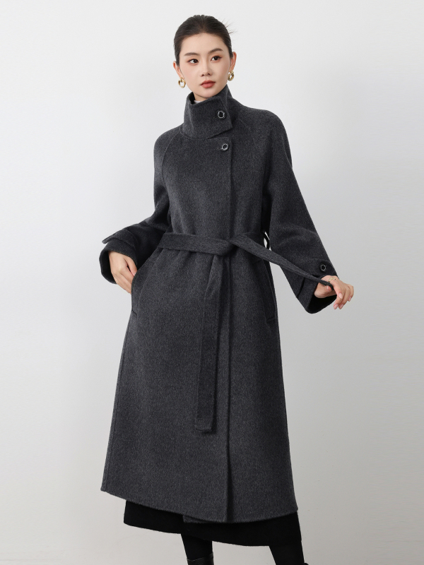 Moteriškas vilnonis palto su stovinčiu apykakle, raištelių detalė, ilgas laisvas siluetas, vilnos-yak mišinio