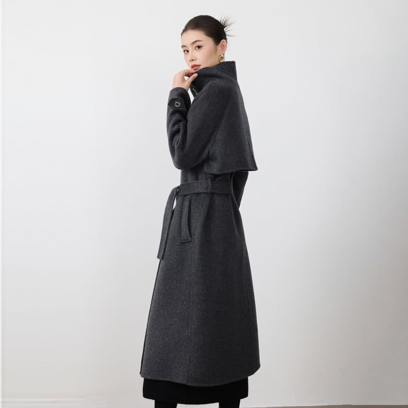 Moteriškas vilnonis palto su stovinčiu apykakle, raištelių detalė, ilgas laisvas siluetas, vilnos-yak mišinio