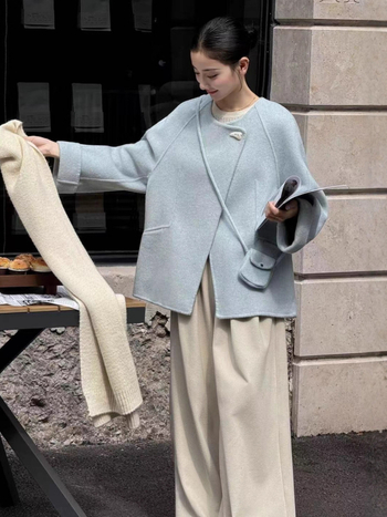 Moteriški vilnos paltai, storas, laisvas kirpimas, vidutinio ilgio 65–80 cm, apykaklė su reveru, ilgos rankovės, 95% vilna, kasdienis stilius, ruduo 2025