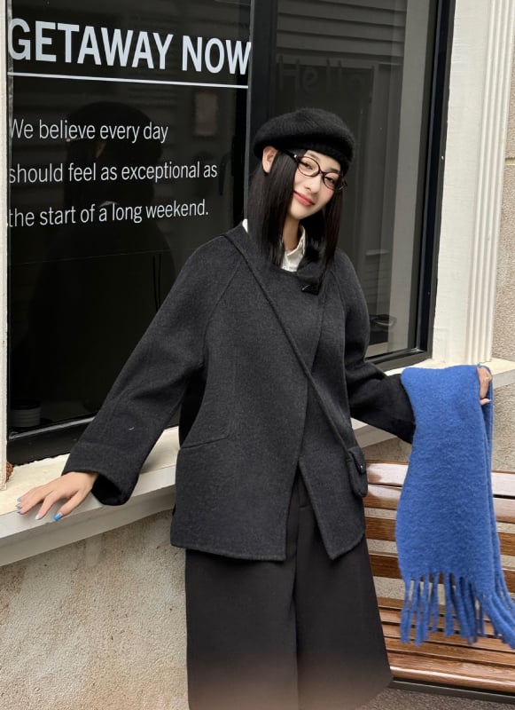 Moteriški vilnos paltai, storas, laisvas kirpimas, vidutinio ilgio 65–80 cm, apykaklė su reveru, ilgos rankovės, 95% vilna, kasdienis stilius, ruduo 2025