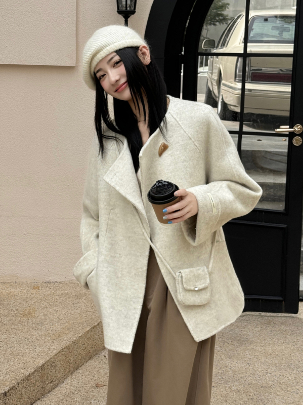 Moteriški vilnos paltai, storas, laisvas kirpimas, vidutinio ilgio 65–80 cm, apykaklė su reveru, ilgos rankovės, 95% vilna, kasdienis stilius, ruduo 2025