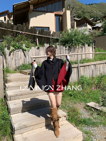 Moteriškas vilnos pelerinės tipo paltas, minimalistinis stilius, ilgis 50–65 cm, Žiema 2025