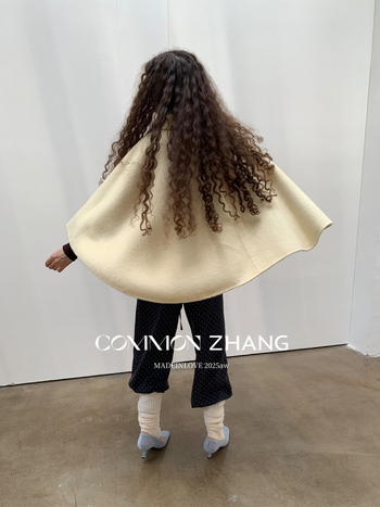 Moteriškas vilnos pelerinės tipo paltas, minimalistinis stilius, ilgis 50–65 cm, Žiema 2025