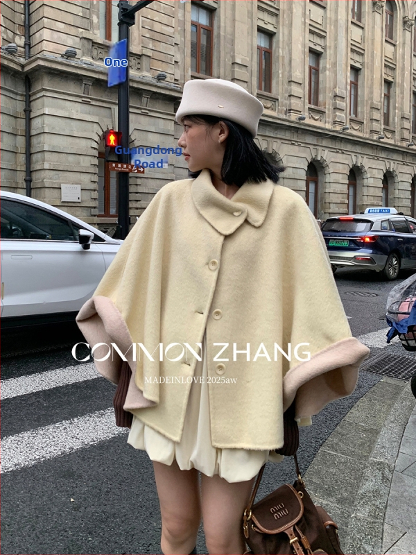 Moteriškas vilnos pelerinės tipo paltas, minimalistinis stilius, ilgis 50–65 cm, Žiema 2025