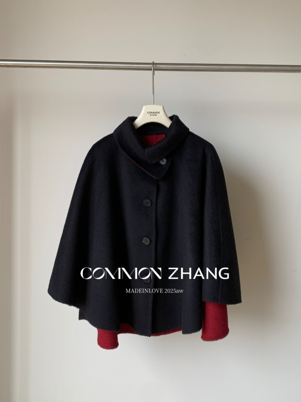 Moteriškas vilnos pelerinės tipo paltas, minimalistinis stilius, ilgis 50–65 cm, Žiema 2025