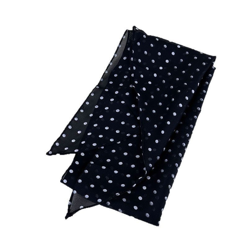 Crni šal s točkicama — elegantan, svestran ukras za vrat i kosu, dimenzije 153×28 cm, proljeće 2025.