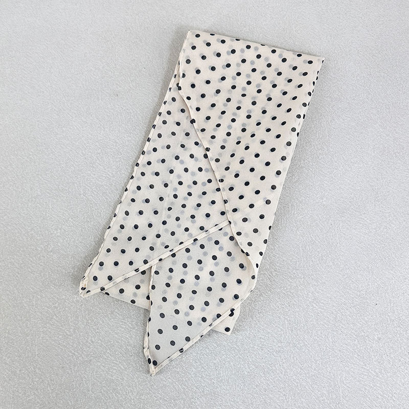 Crni šal s točkicama — elegantan, svestran ukras za vrat i kosu, dimenzije 153×28 cm, proljeće 2025.