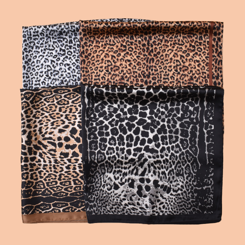 Квадратно шалче от сатенен шифон със леопардов принт, проста тъкан, лято