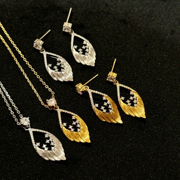 Set nakita: ogrlica s perom i naušnice s resicama, bakrena baza, dijamantna ugradnja, O-krug lanac, retro stil