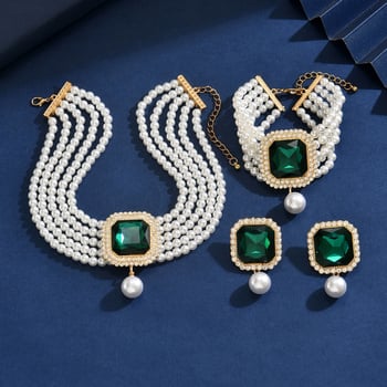 Trodijelni retro set nakita s imitacijskim perlama; uključuje naušnice, ogrlicu i narukvicu; Materijal: imitacije perli; Ugradnja: kristali; Lanac: običan lanac; Uzorak: kvadratni