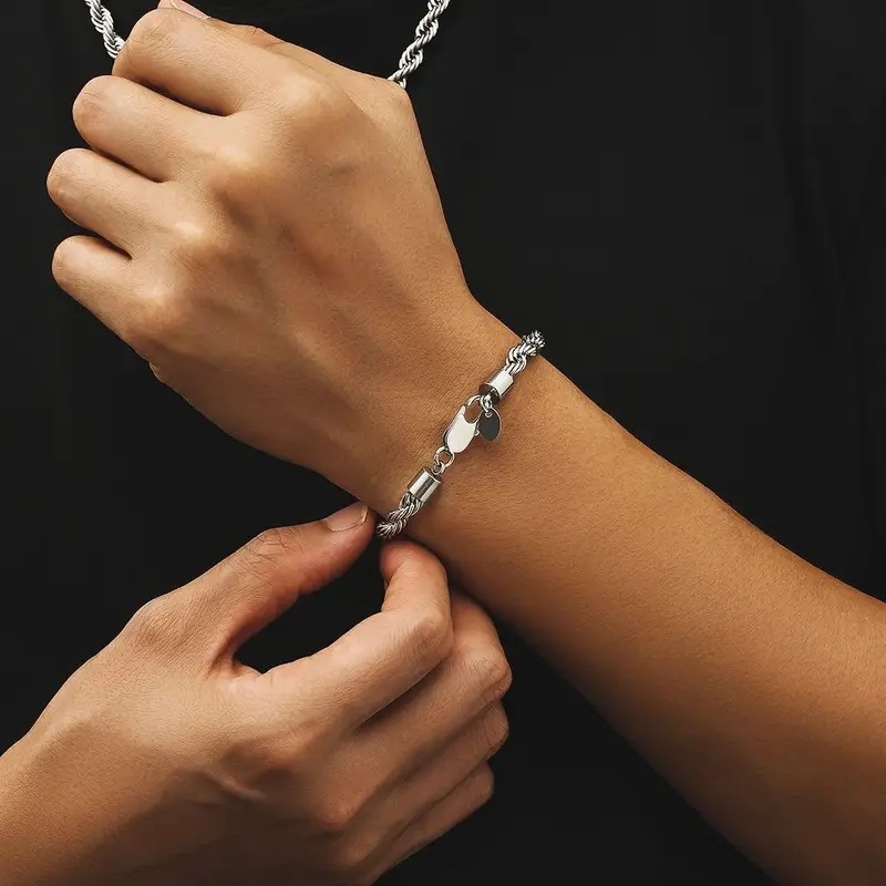 Muški set nakita: 6 mm titan čelik, pozlata 18K, twist lanac — set ogrlice i narukvice s geometrijskim privjeskom