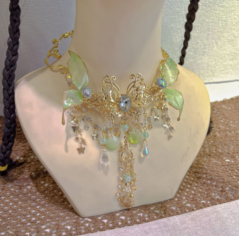 Krooni kujuline juukseaksessuaar — plastik/resiin, retro-stiil, käsitöö