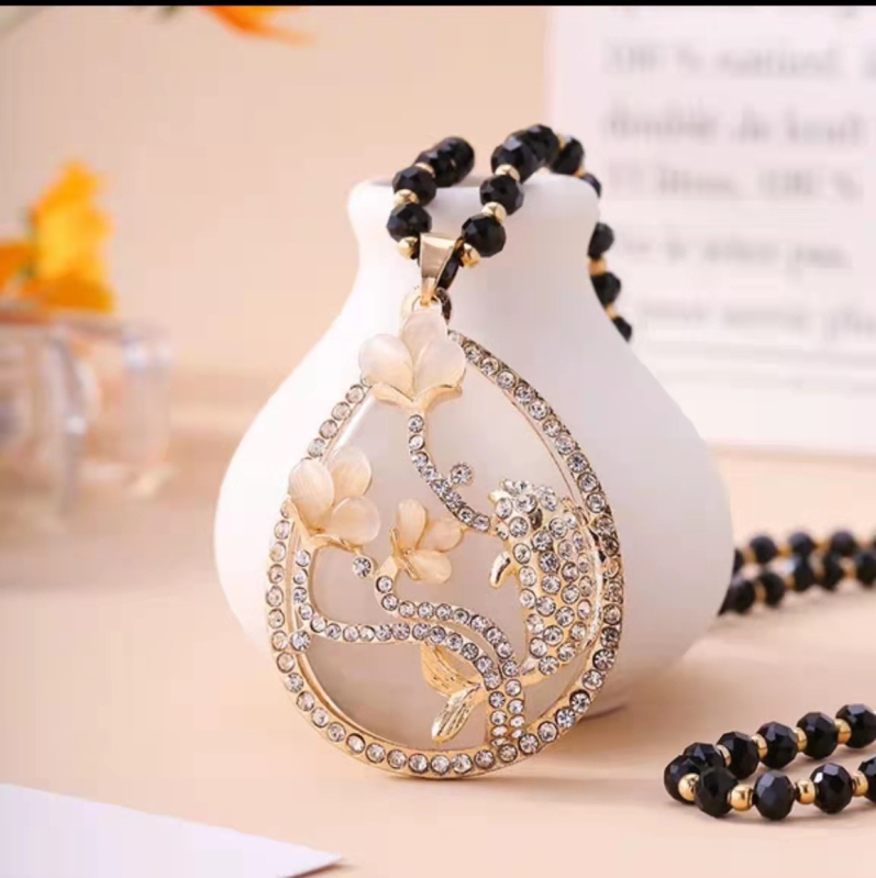 Sieviešu korejiešu stilā garā džemperķēde ar rakstu, karains modelis, garums 81 cm un vairāk, čūskas tipa ķēde, sakaļā ar mākslīgu akmeni un kulonu