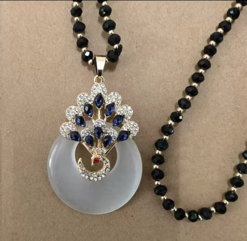 Sieviešu korejiešu stilā garā džemperķēde ar rakstu, karains modelis, garums 81 cm un vairāk, čūskas tipa ķēde, sakaļā ar mākslīgu akmeni un kulonu