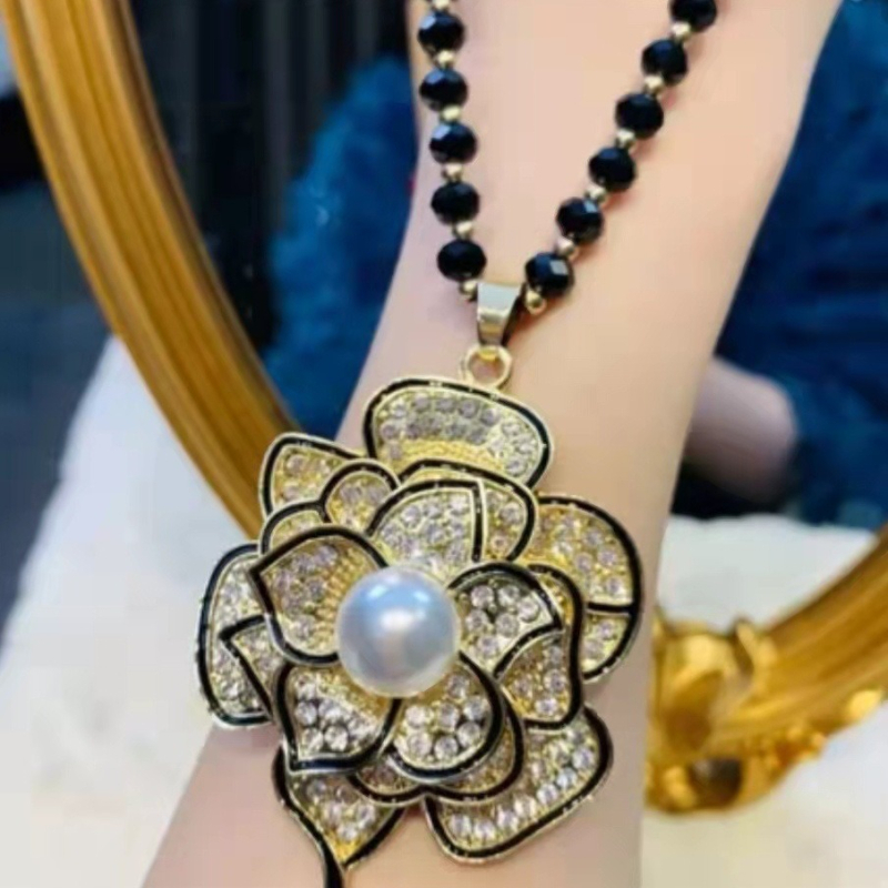 Sieviešu korejiešu stilā garā džemperķēde ar rakstu, karains modelis, garums 81 cm un vairāk, čūskas tipa ķēde, sakaļā ar mākslīgu akmeni un kulonu