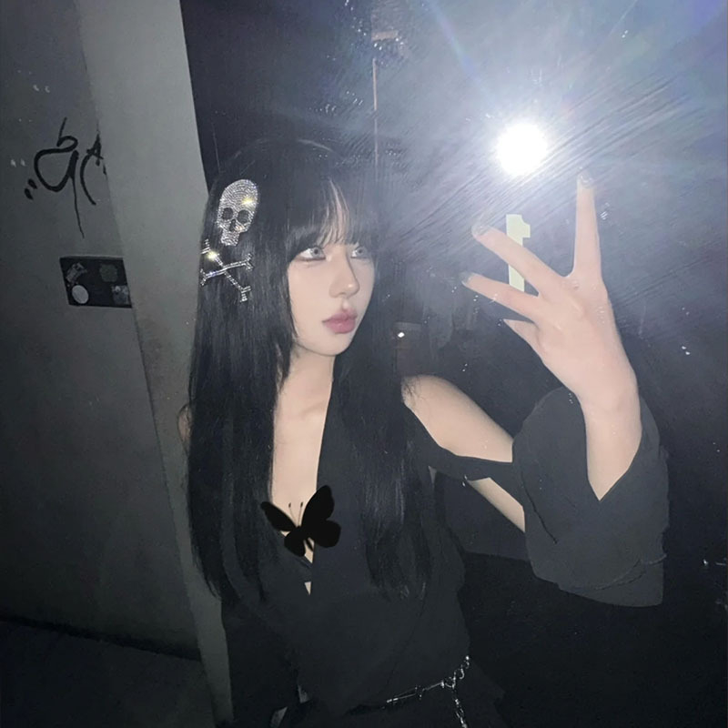 Rokām darināts galvas rotaslietas ar kaula formu un kristāliem, tumšs gotiskais stils