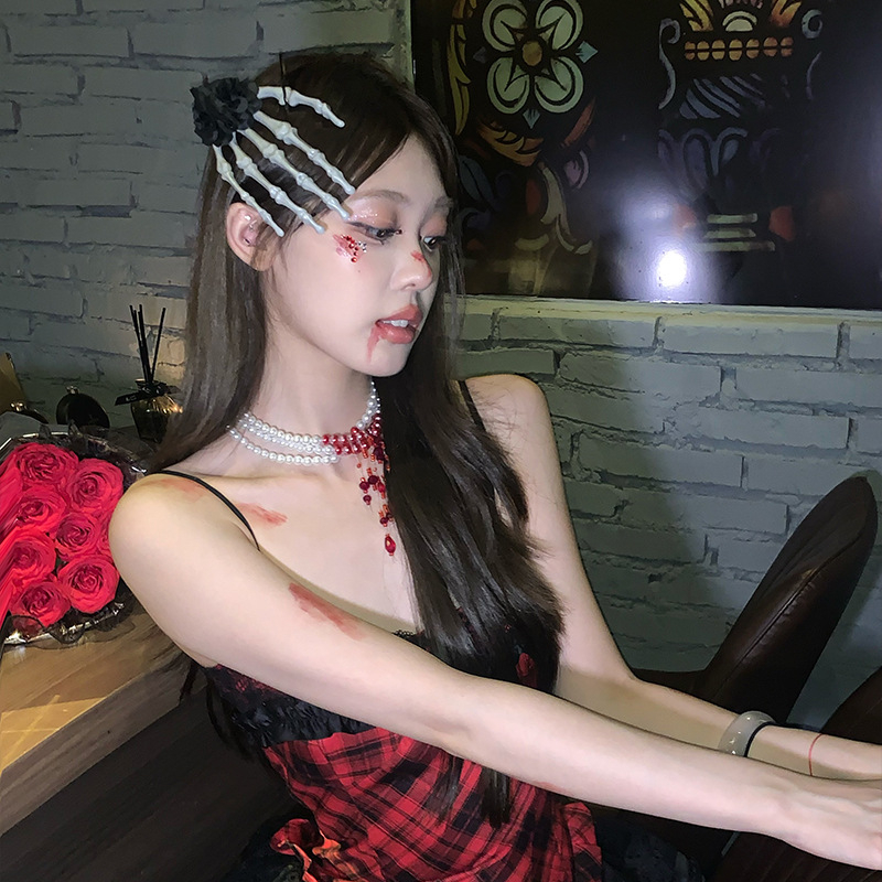 Rokām darināts galvas rotaslietas ar kaula formu un kristāliem, tumšs gotiskais stils