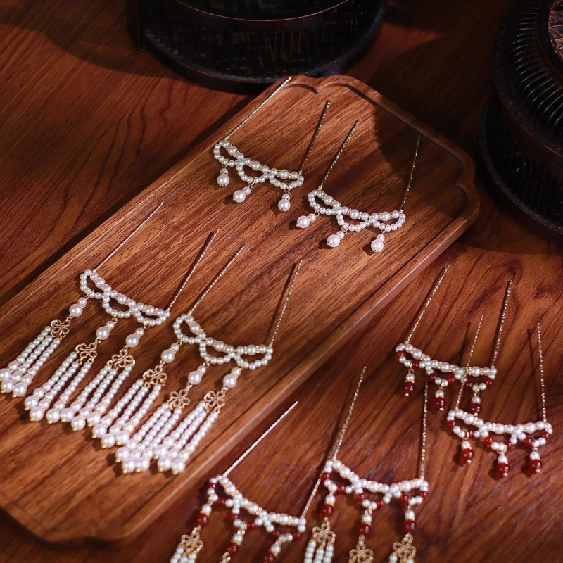 Matu aksesuārs ar pērlītēm un pūciņām, retro stils (Materiāls: sajaukts materiāls; Stils: retro; Forma: sievietēm, pērlītes; Iepakojums: atsevišķs iepakojums; Kategorija: matu aksesuāri)