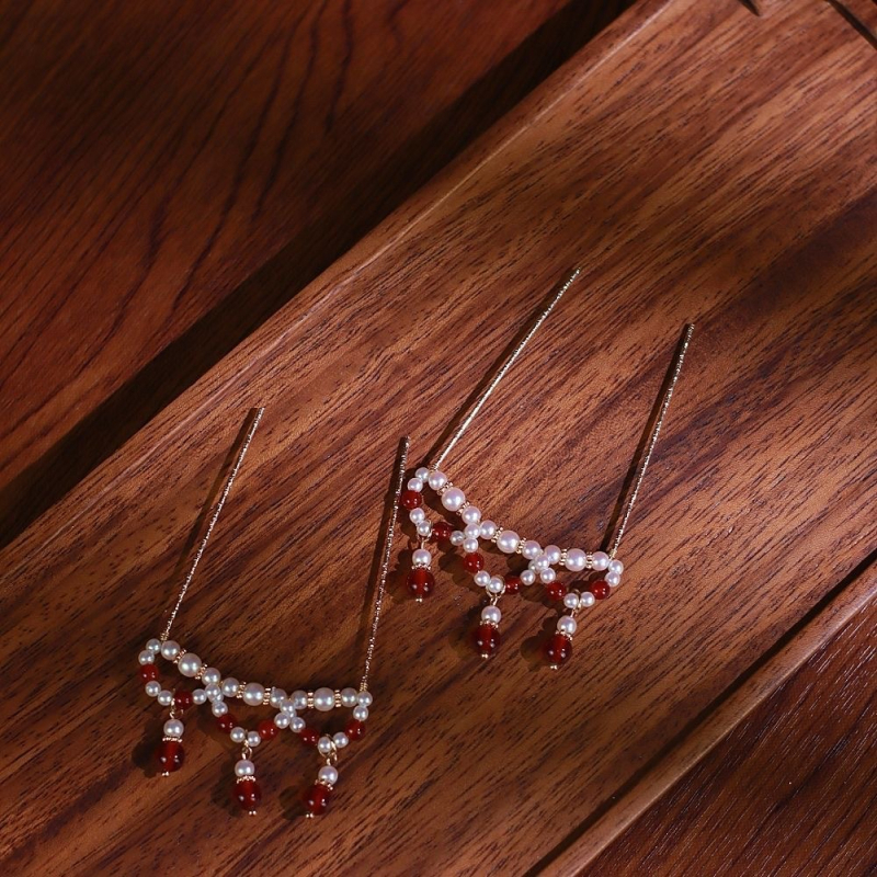 Matu aksesuārs ar pērlītēm un pūciņām, retro stils (Materiāls: sajaukts materiāls; Stils: retro; Forma: sievietēm, pērlītes; Iepakojums: atsevišķs iepakojums; Kategorija: matu aksesuāri)