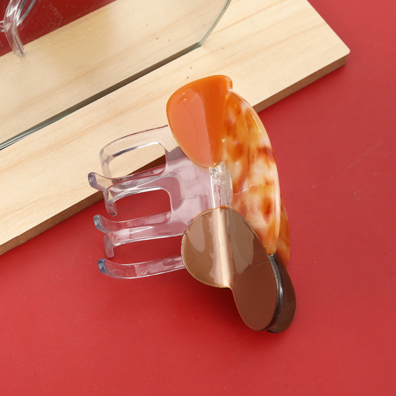 Női hajcsipesz Gripper típusú, egyedi dizájn és különleges forma; kézzel készített; anyag: ecetsav