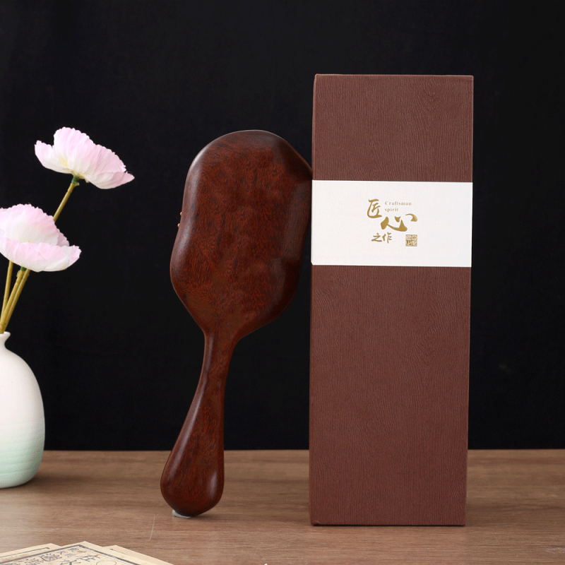 Fából készült hajápoló fésű légpárnás masszázsra a fejbőrön, arany szantálfa, nagy kör alakú fej, kerek fogak, eredet: Linyi