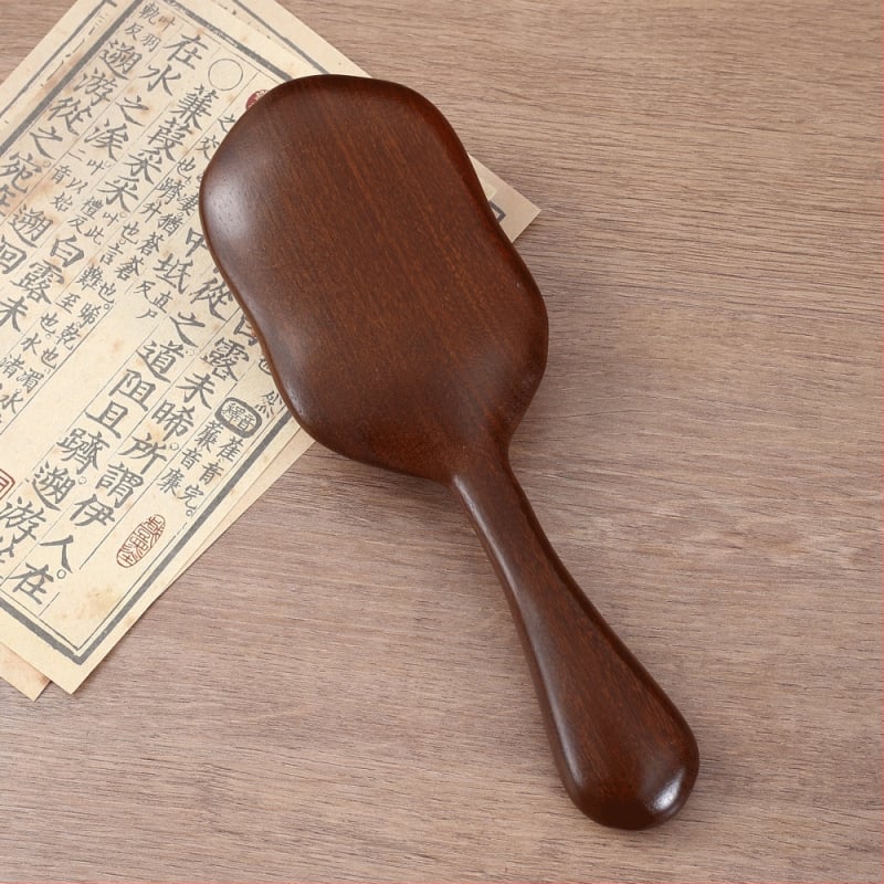 Fából készült hajápoló fésű légpárnás masszázsra a fejbőrön, arany szantálfa, nagy kör alakú fej, kerek fogak, eredet: Linyi