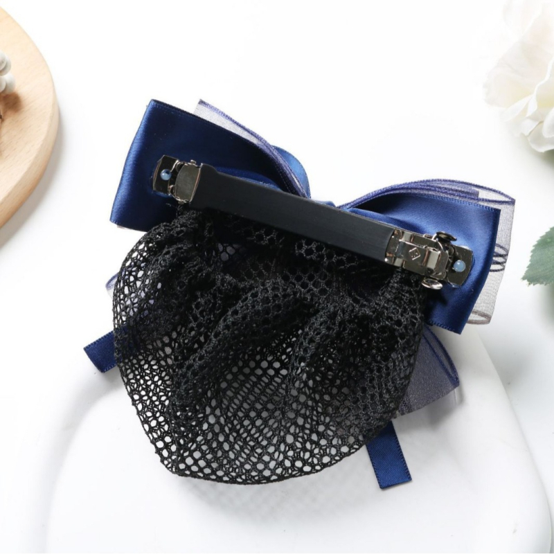 Rankų darbo plaukų aksesuaras su šilko siūlu ir tinkline dizainu