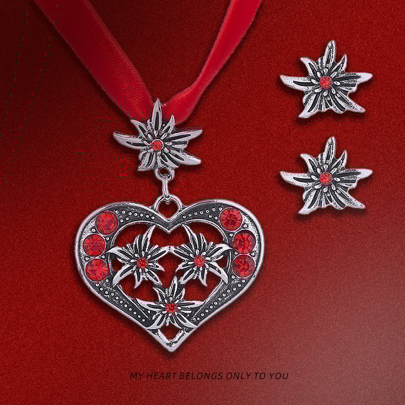 Ötvözetből készült nyaklánc elektroplatizálással, szív alakú medállal