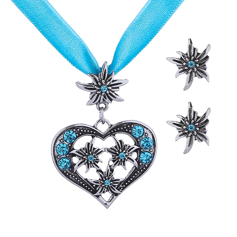 Ötvözetből készült nyaklánc elektroplatizálással, szív alakú medállal