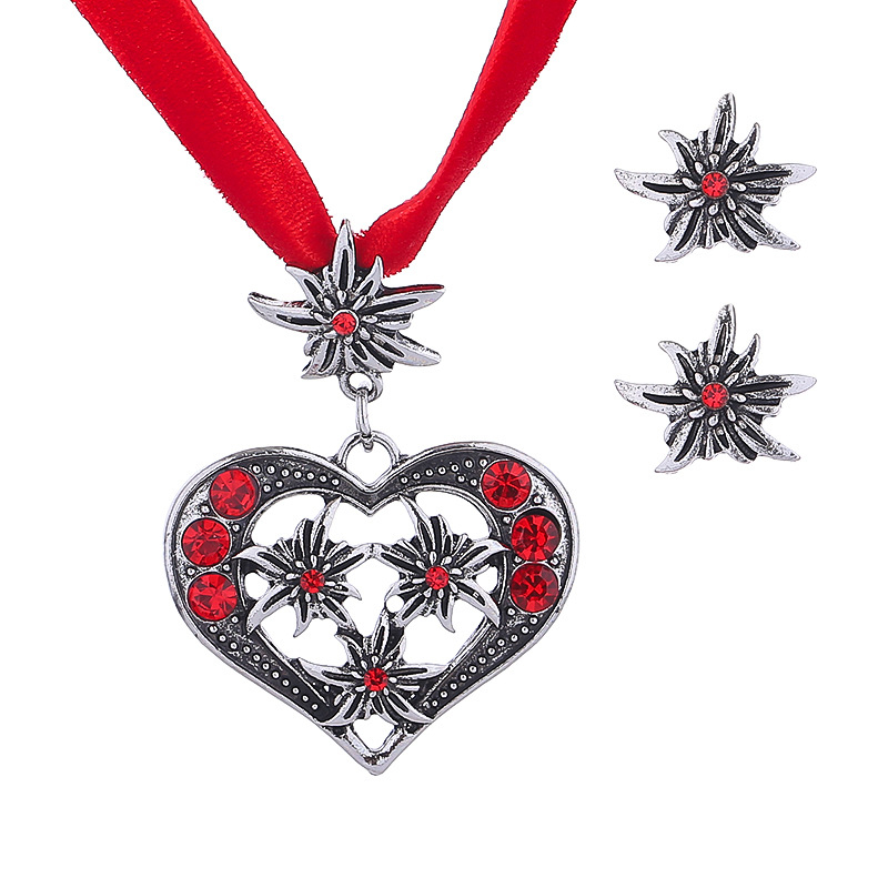 Ötvözetből készült nyaklánc elektroplatizálással, szív alakú medállal