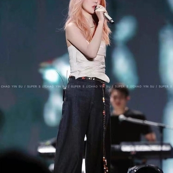 Hosszú szövött tehénbőrből készült derékzsinór gyöngyökkel, egyszerű stílus, kampó zárás, kagylócsattal