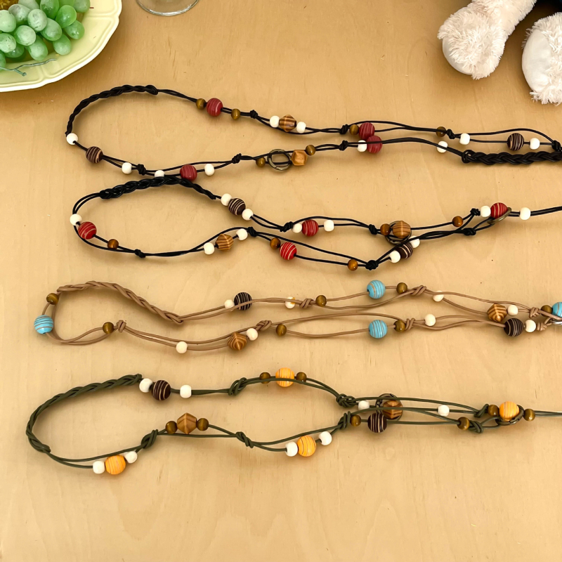 Hosszú szövött tehénbőrből készült derékzsinór gyöngyökkel, egyszerű stílus, kampó zárás, kagylócsattal