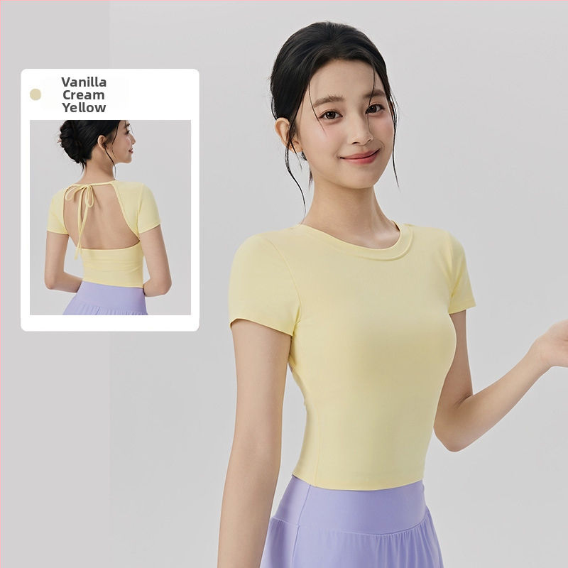 Sieviešu jogas tops ar iekšējiem krūšu spilventiem, īsām piedurknēm, cieši pieguļošs, divpusēji izbrūzēts audums, 78% neilons, 22% spandekss