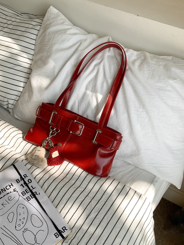 Pečių rankinė su lokomotyvo sagties dizainu, didelis talpa, PU pamušalas, ruduo 2024