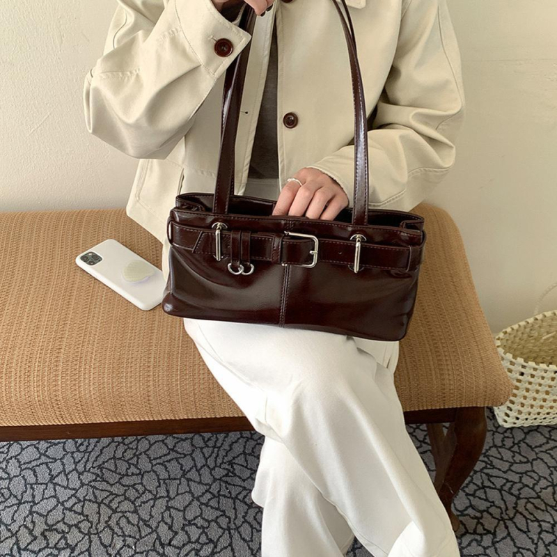 Pečių rankinė su lokomotyvo sagties dizainu, didelis talpa, PU pamušalas, ruduo 2024