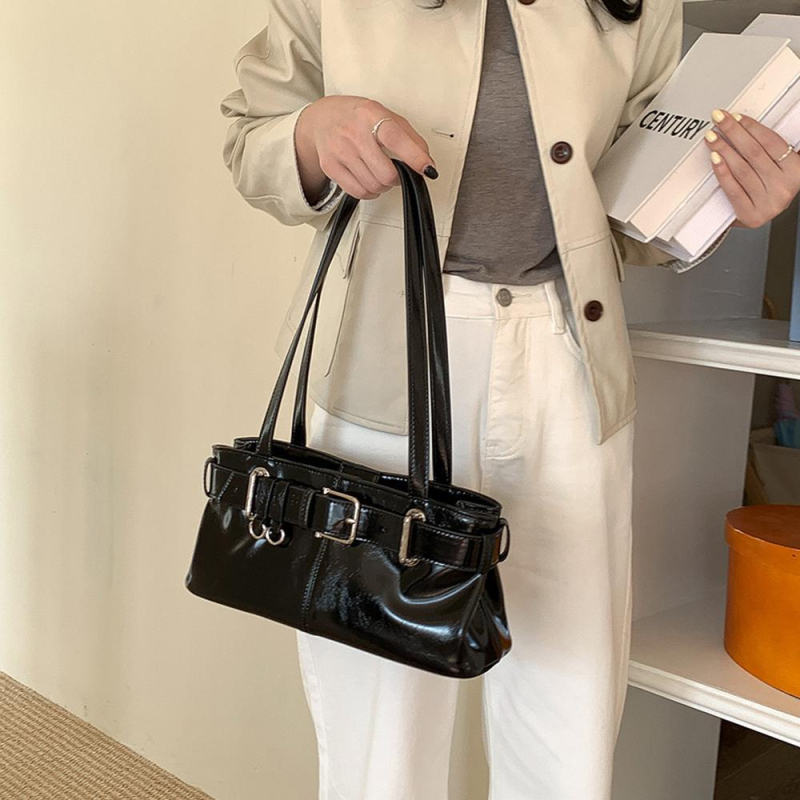 Pečių rankinė su lokomotyvo sagties dizainu, didelis talpa, PU pamušalas, ruduo 2024