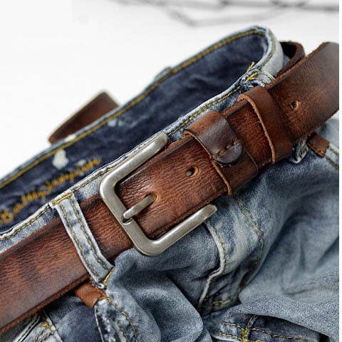 Remen od prve sloje teleće kože, ručna izrada, casual etno-retro stil, kopča od zlitine, kopčanje iglom, obrada: istrošen, bojanje, biljno tanjenje