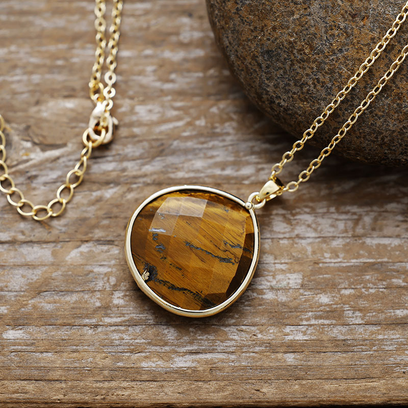 Labradorīta pilienu formas kaklarota ar vara pārklājumu ar īstu zeltu, oriģinālais dizains