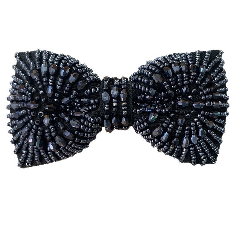 Férfi csokornyakkendő kristályos hímzés és gyöngycső részlettel; pillangó motívum; csíkos mintázat; lapos fejű; uniszex