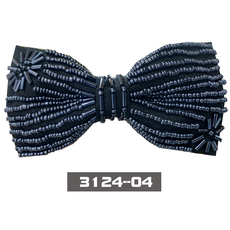 Férfi csokornyakkendő kristályos hímzés és gyöngycső részlettel; pillangó motívum; csíkos mintázat; lapos fejű; uniszex